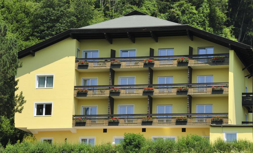 Bellis Hotel Sankt Urban エクステリア 写真